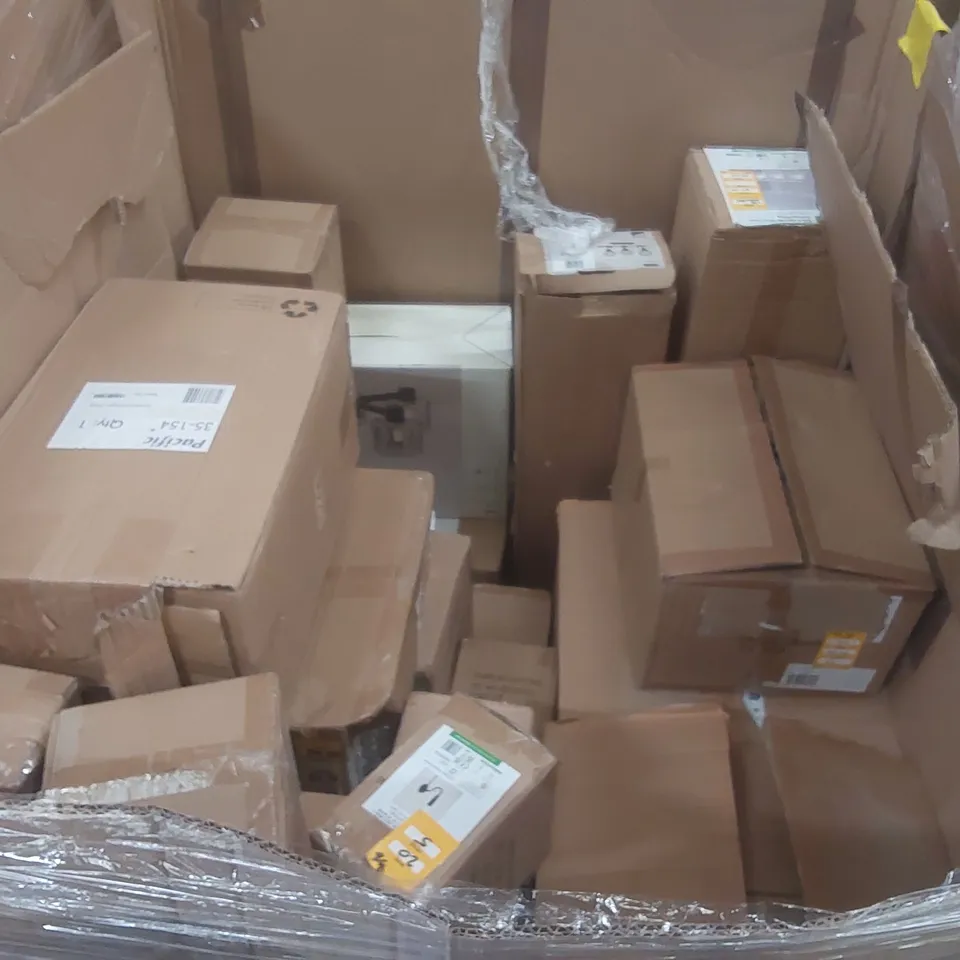 PALLET CONTAINING A VERY LARGE QUANTITY OF ASSORTED DESIGNER LIGHTING PRODUCTS TO INCLUDE: WALL LIGHTS, CHANDELIER PENDANT, CEILING LIGHT ECT