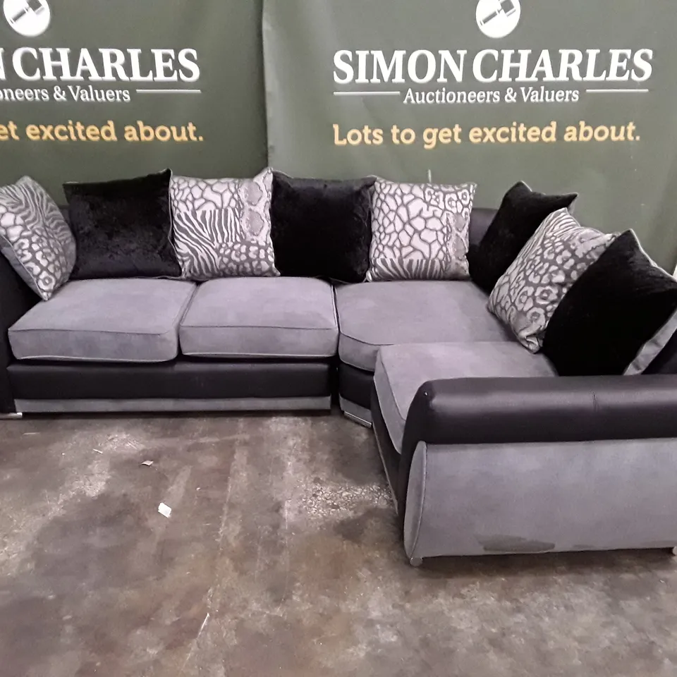 DESIGNER HILTON RH DOUBLE ARM CORNER GROUP - BLACK/CHARCOAL FABRIC