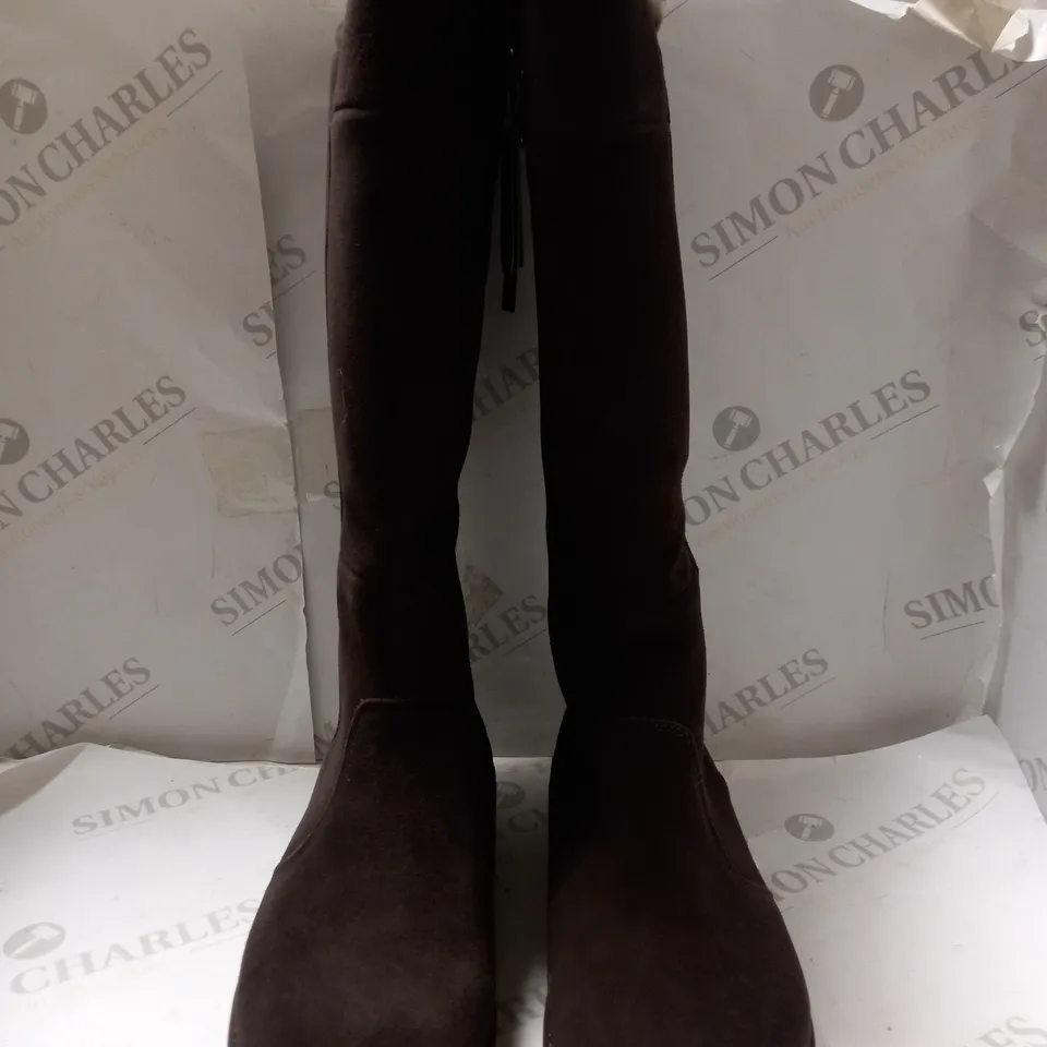 EMU MOONTA BOOTS ESPRESSO - SIZE 6