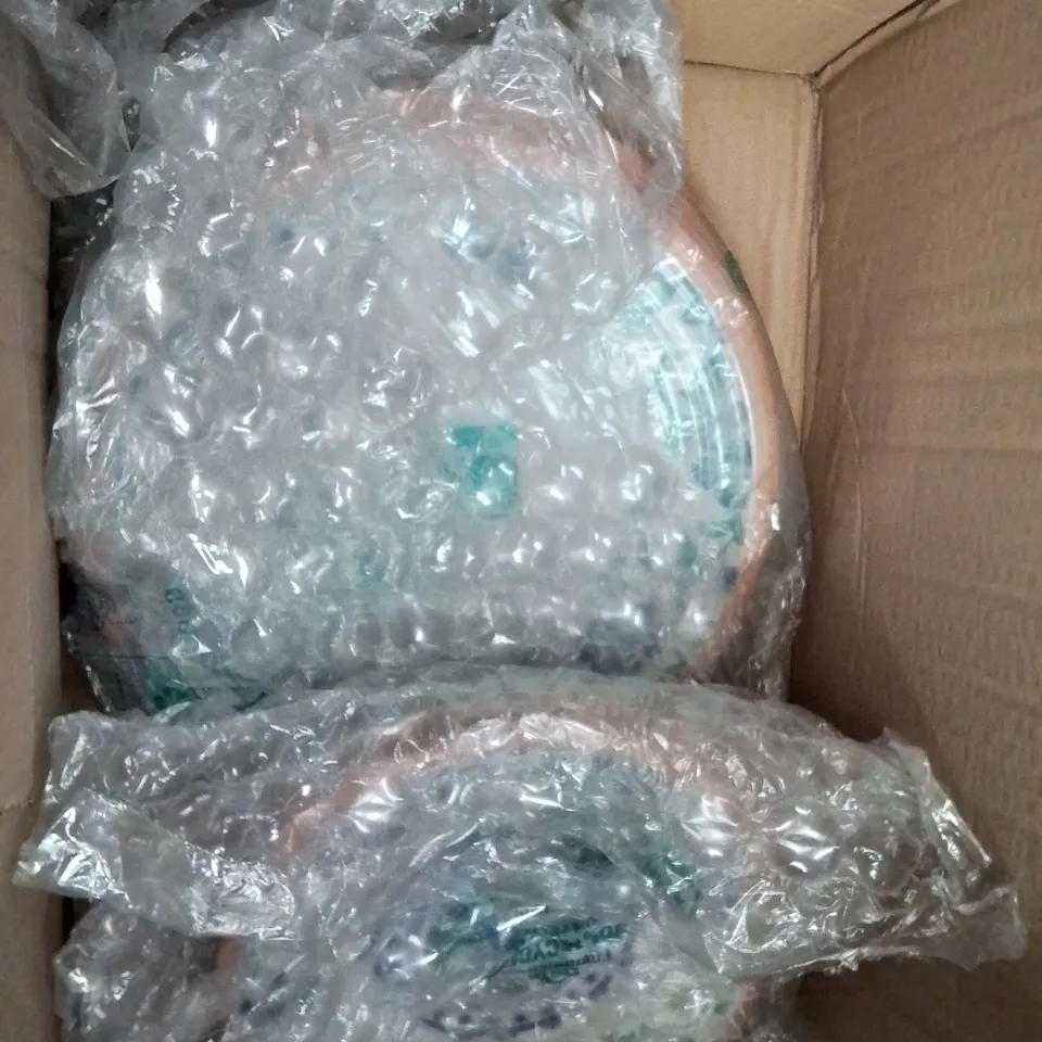 BOXED SET OF 4 DECORATIVE BOWLS/PLATES SET