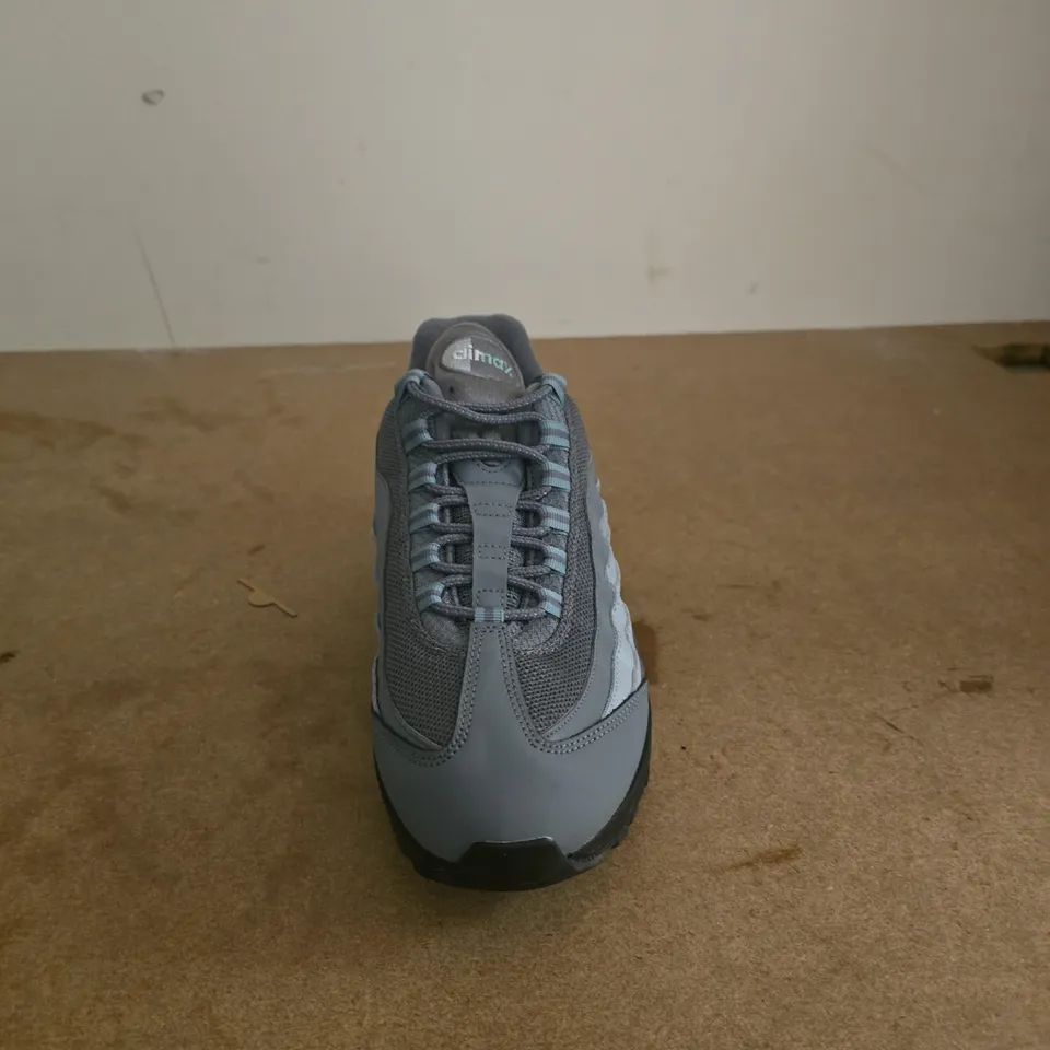 NIKE AIR MAX 95 UK SIZE 8