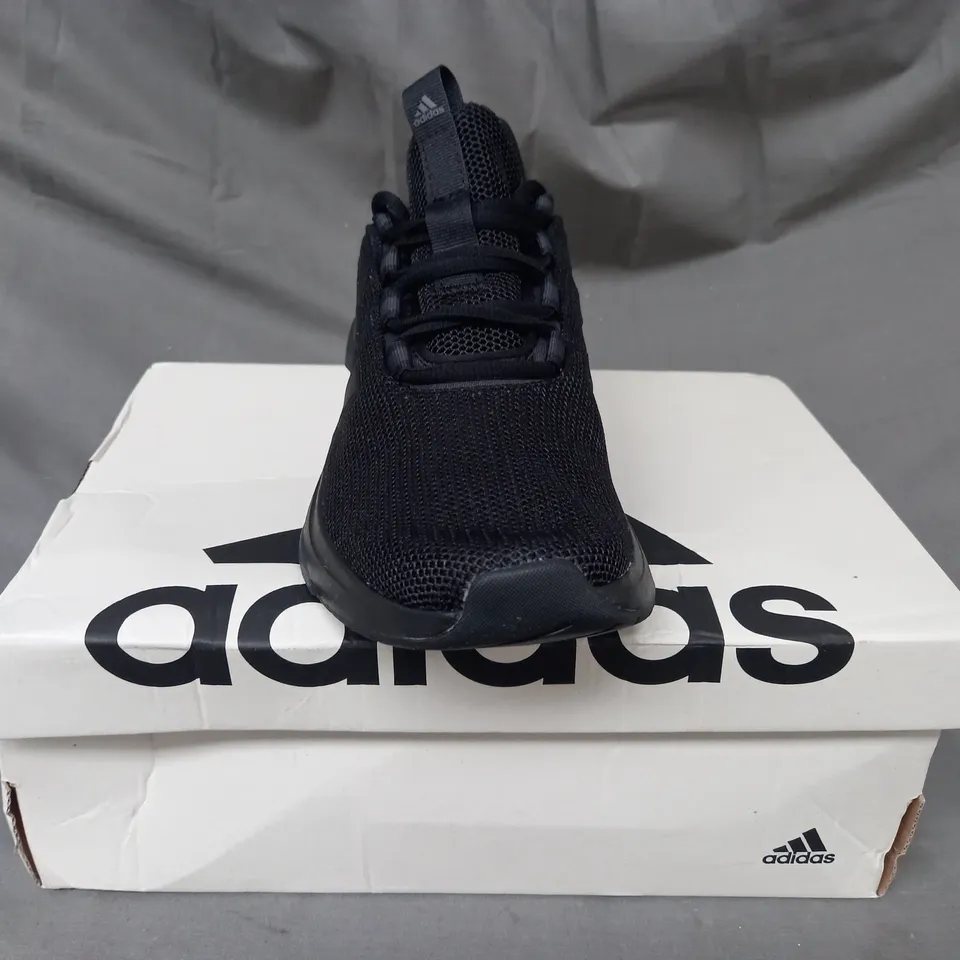 BOXED PAIR OF ADIDAS RACER TR23 SHOES IN BLACK UK SIZE 6