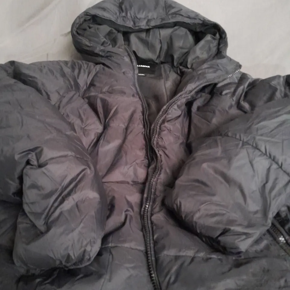 PULL AND BEAR BLACK PADDED JACKET WITH HOOD - EUR LARGE