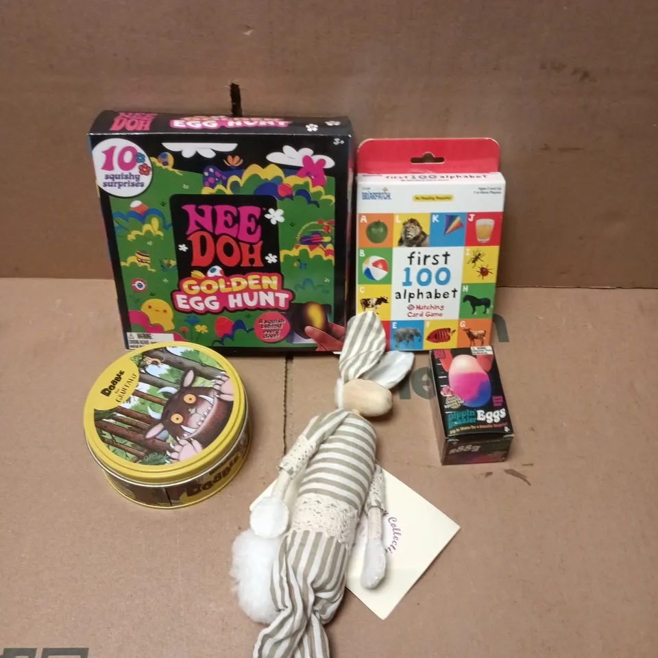 APPROXIMATELY 10 ASSORTED TOYS & GAMES PRODUCTS TO INCLUDE EGG HUNT GAME, DOBBLE, FIGURINE ETC 