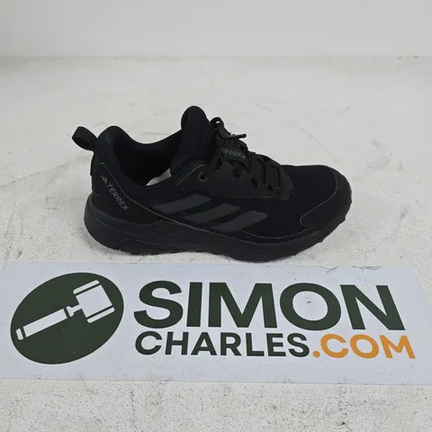 UNBOXED PAIR OF ADIDAS TERREX ANYLANDER HIKING SHOES IN BLACK - UK 5.5