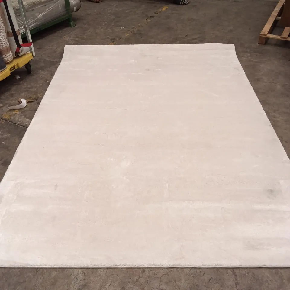 QUALITY DESIGNER AREA RUG - APPROXIMATELY 285CM X 200CM