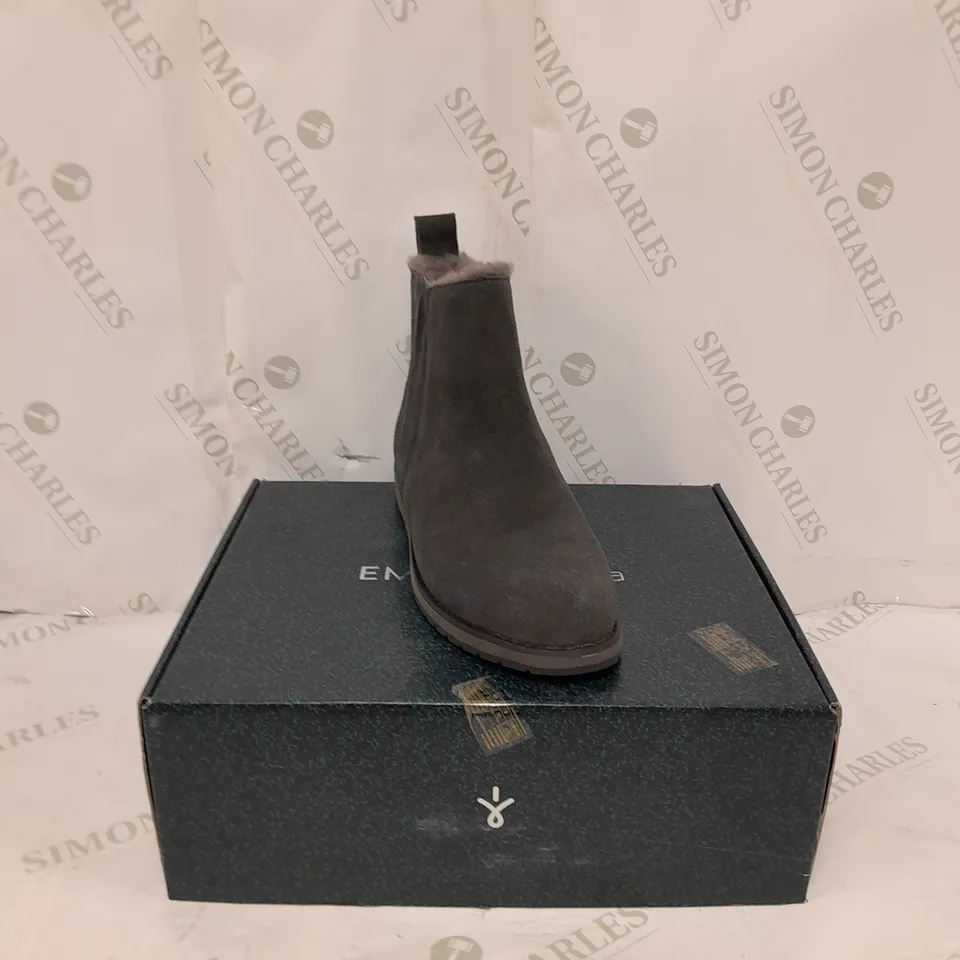 BOXED EMU PANU BOOTS, DARK GREY - SIZE 6