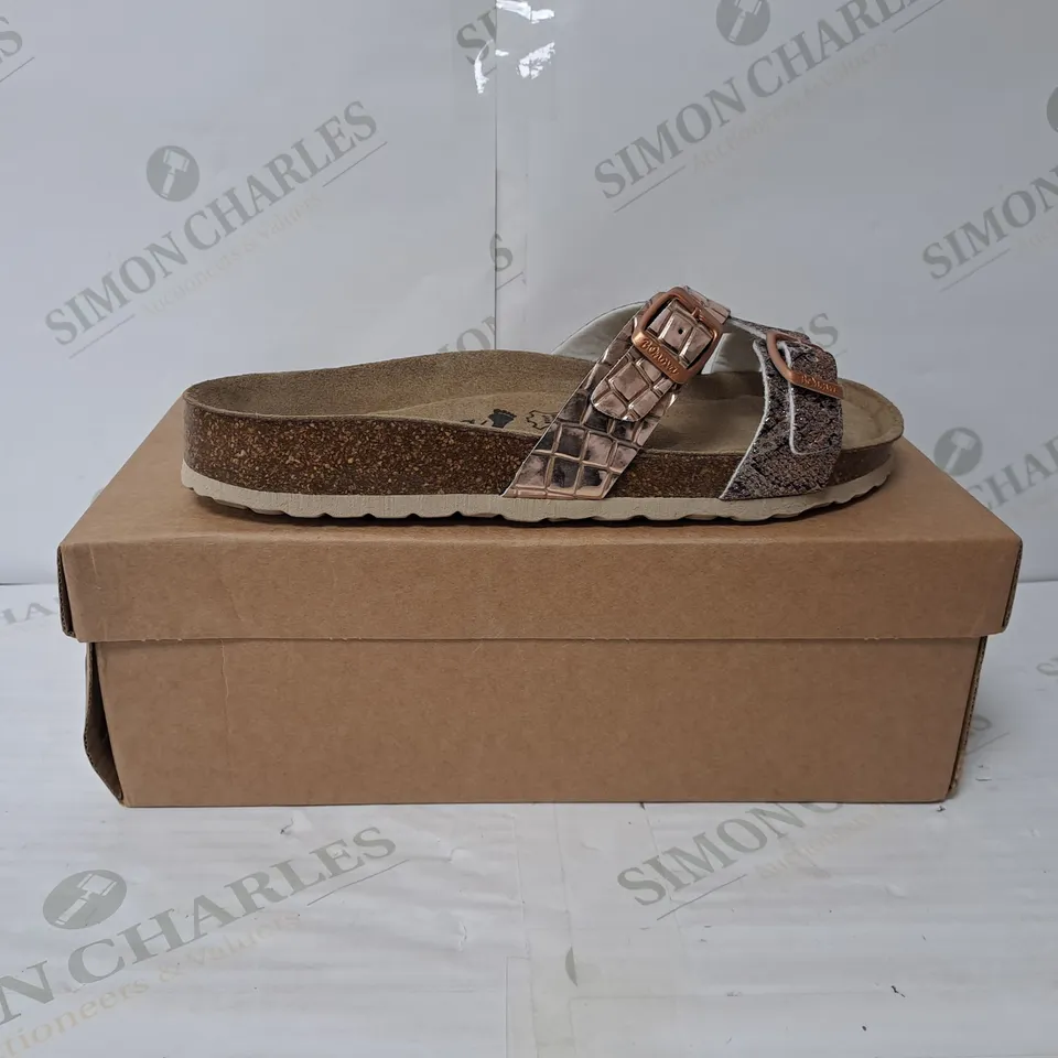 BOXED PAIR OF BONOVA SANDALS IN ROSE GOLD SIZE 6 