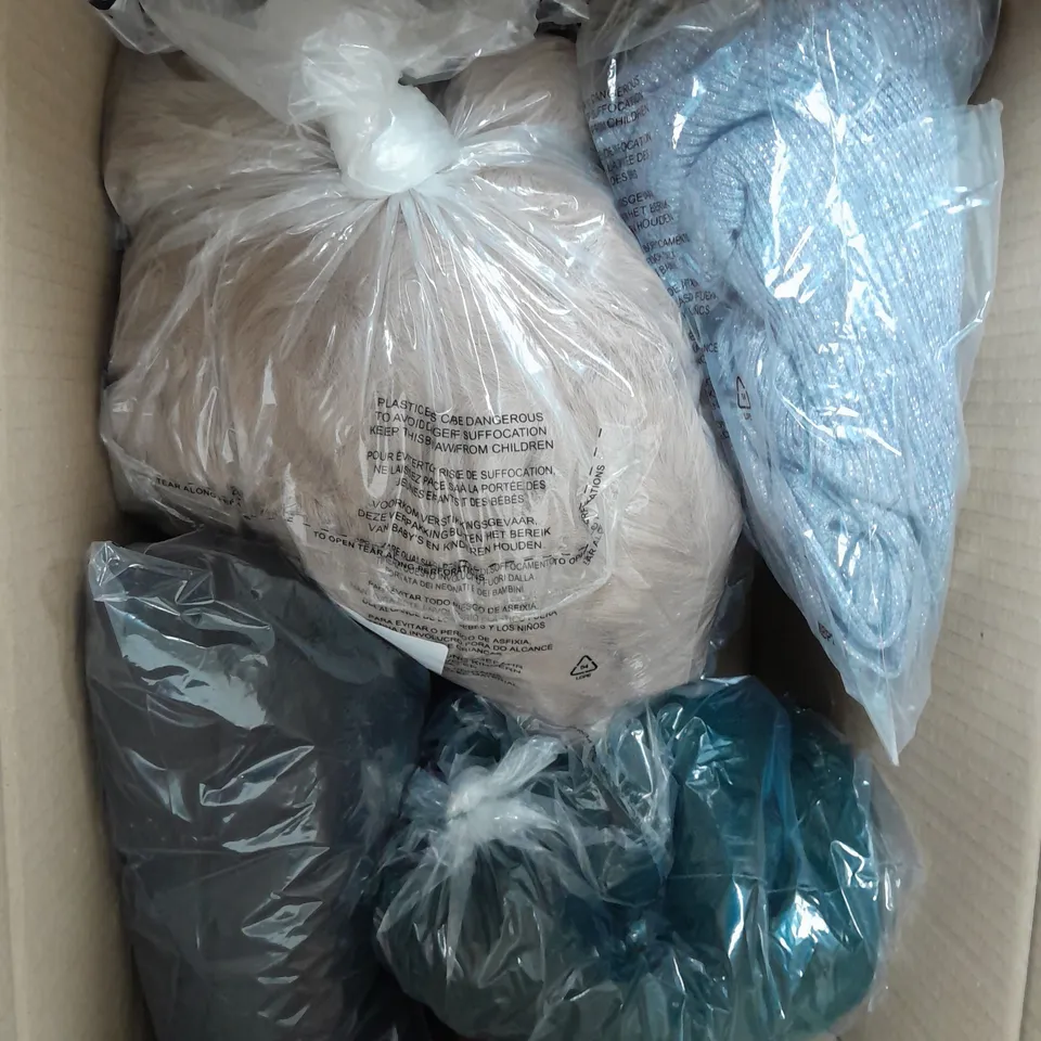 A BOX OF 10 VARIOUS CLOTHING ITEMS TO INCLUDE A PINK JUMP SUIT AND 2 KIM&CO. TOPS 
