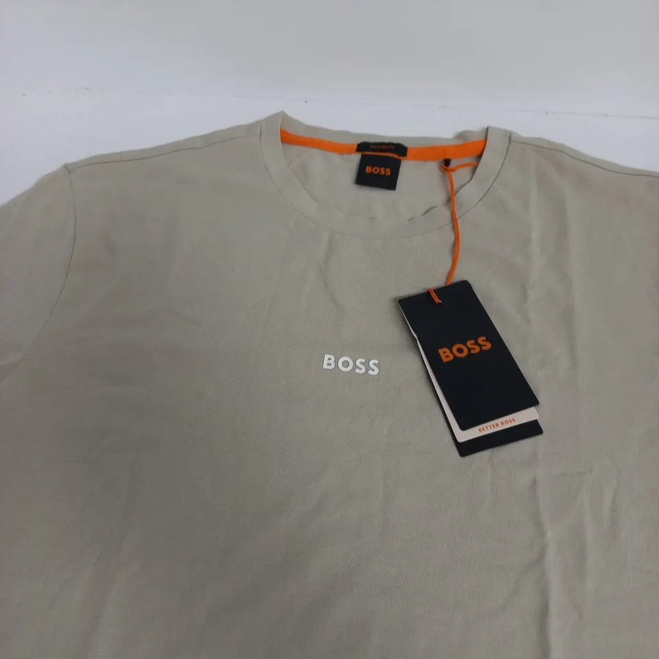 HUGO BOSS T-SHIRT – SIZE M