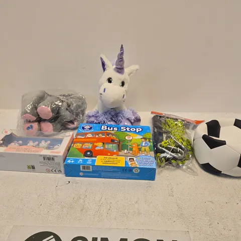 LARGE QUANTITY OF TOYS, ACCESSORIES AND FANCY DRESS