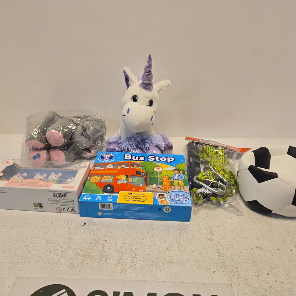 LARGE QUANTITY OF TOYS, ACCESSORIES AND FANCY DRESS