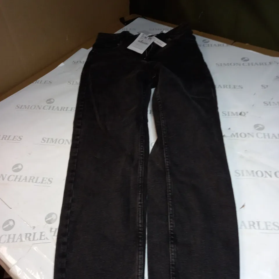 STRADIVARIOUS DARK GREY DENIM JEANS SIZE 8