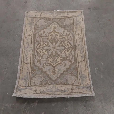 QUALITY ORIENTAL WOOL HAND TUFTED AREA RUG - APPROXIMATELY 93 x 63CM