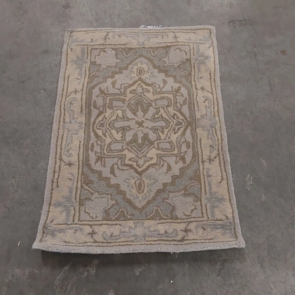 QUALITY ORIENTAL WOOL HAND TUFTED AREA RUG - APPROXIMATELY 93 x 63CM