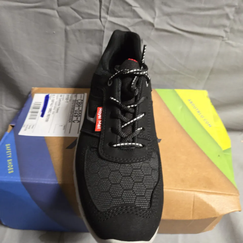 BOXED PAIR OF ABOUT BLU CUSHION FLEX SHOES - UK SIZE 7