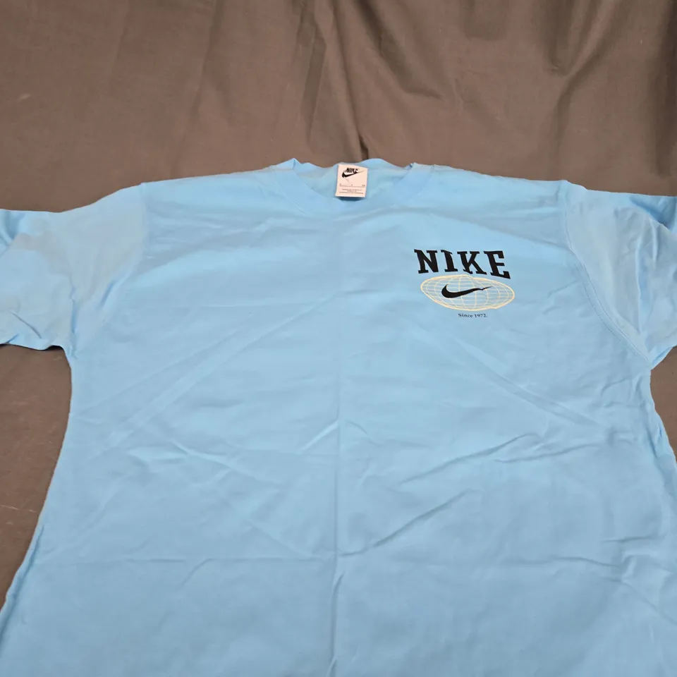 NIKE GRAPHIC T-SHIRT SIZE SMALL