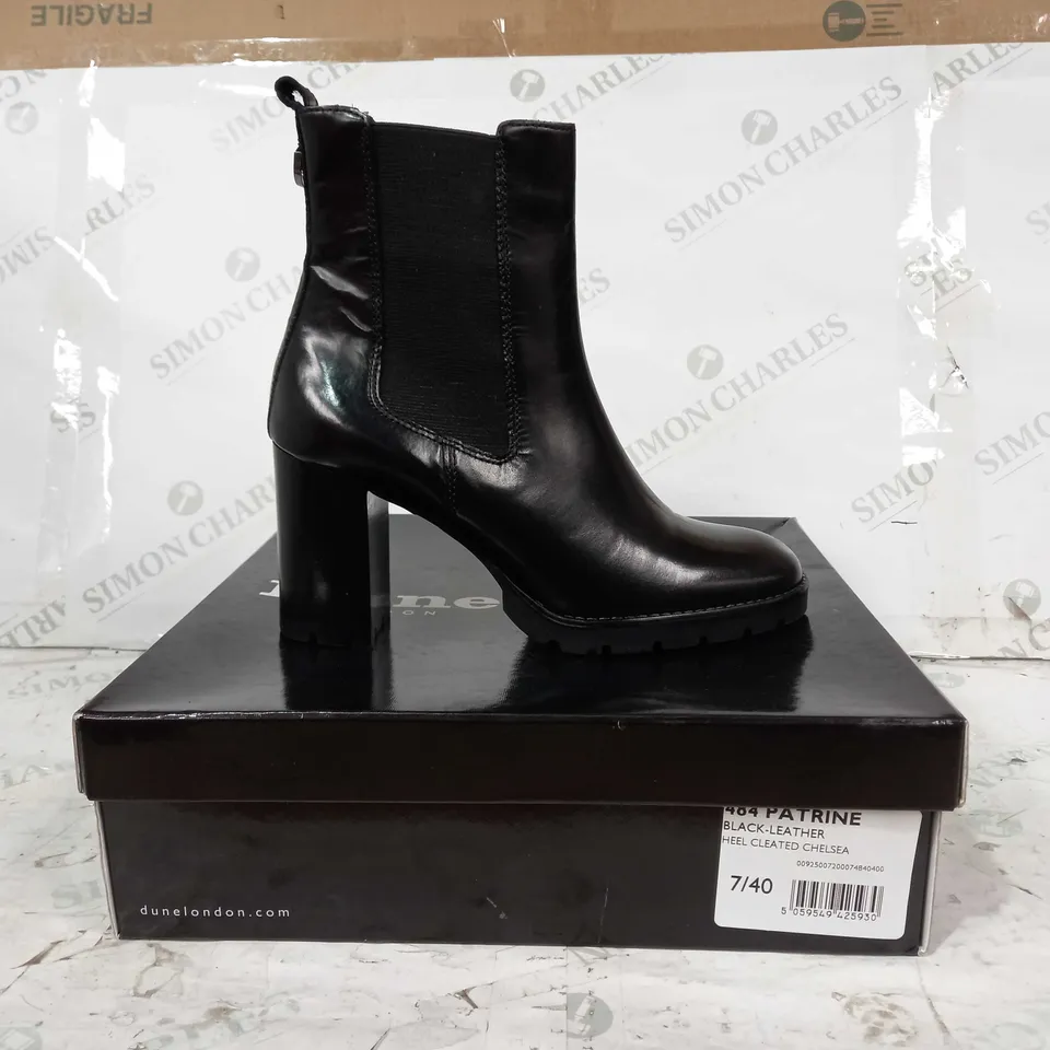BOXED PAIR OF DUNE LONDON PATRINE LEATHER BLOCK HEELED BOOTS IN BLACK UK SIZE 7