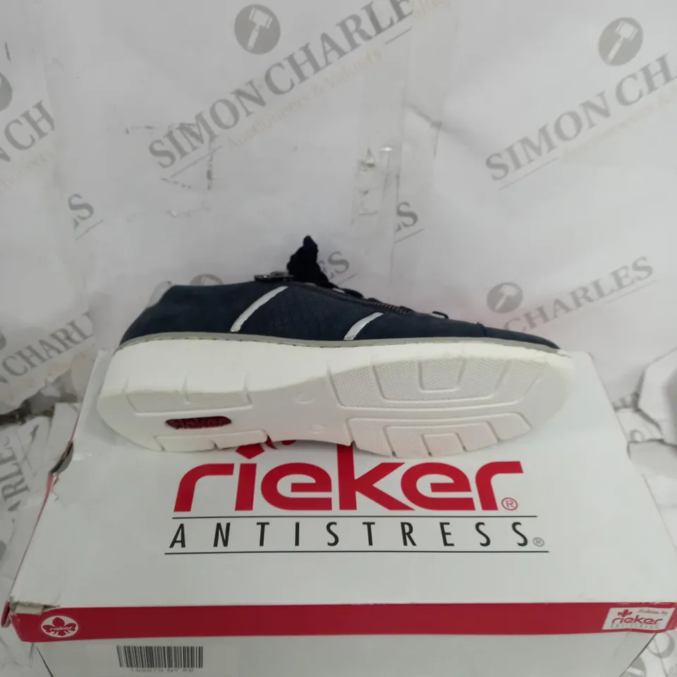 BOXED RIEKER SIZE 6 NAVY WEDGE TRAINER 