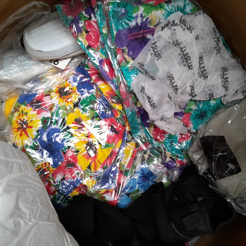BOX OF APPROXIMATELY 20 ASSORTED SHOES AND FASHION ITEMS IN VARIOUS STYLES AND SIZES TO INCLUDE SUEVE'S, ROHINA, ETC