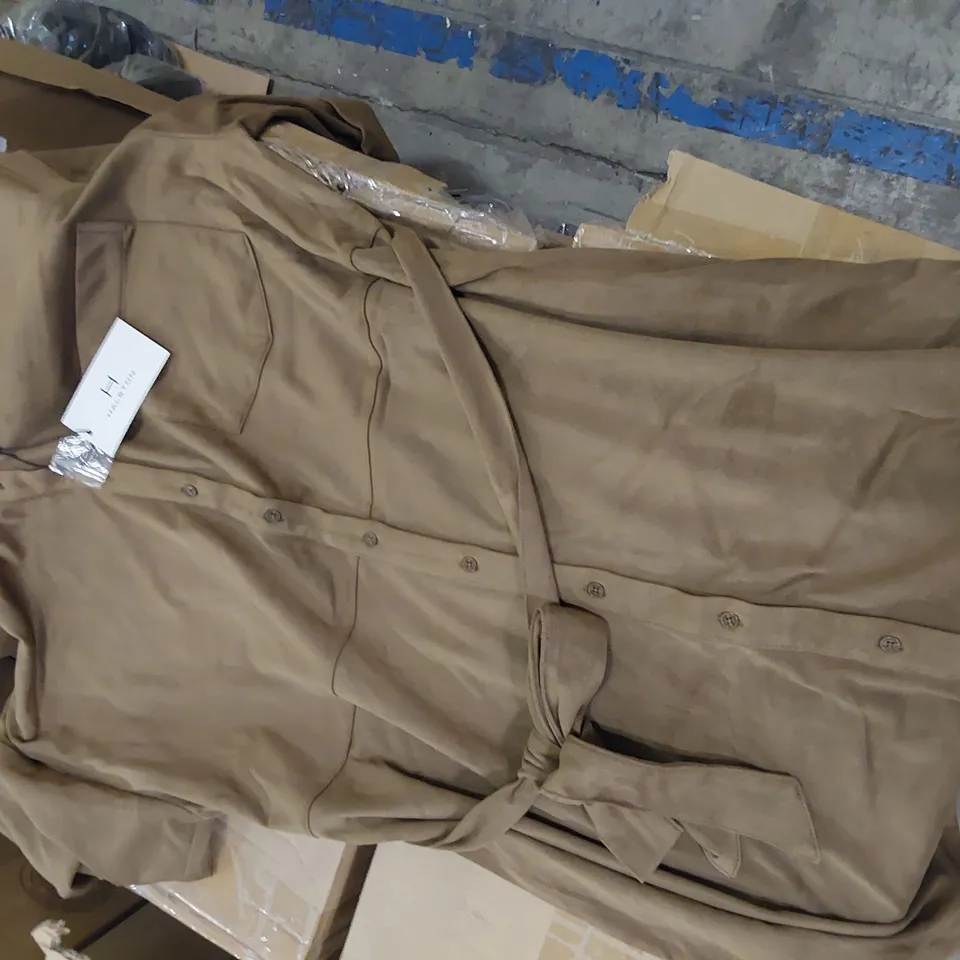 BOX OF APPROXIMATELY 11 BRAND NEW HALSTON BUTTONED FRONT SHIRT DRESS BROWN