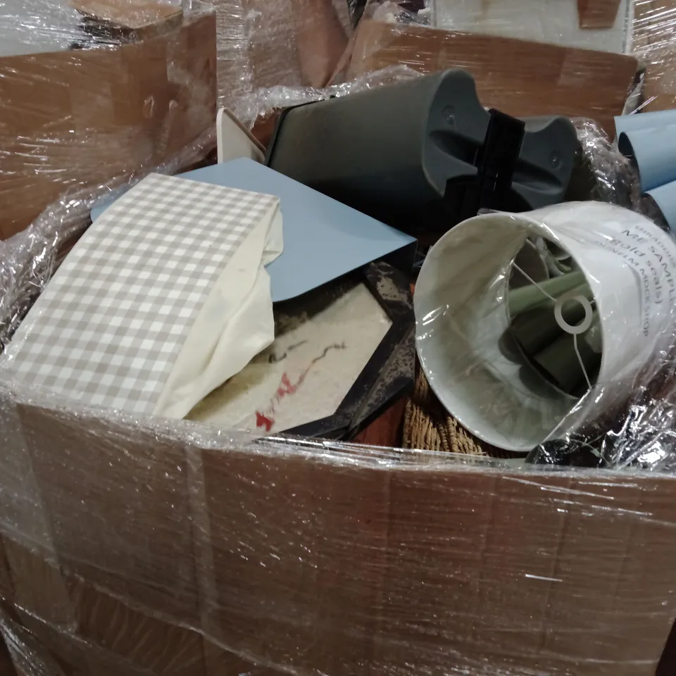 PALLET OF ASSORTED HOUSEHOLD GOODS AND PRODUCTS TO INCLUDE;LAMPSHADES,MIRROR, TRASH CAN,CHAIR,ETC