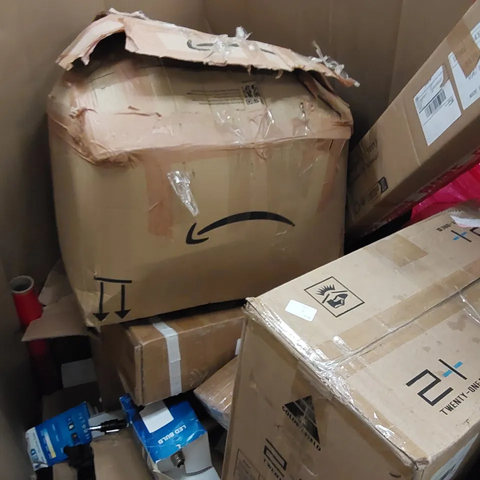 PALLET OF ASSORTED ITEMS INCLUDING: AIR FRYER, LATEX PILLOW, WHEELCHAIR RAMPS, DIY CARPET GRIPPER, LED BULB