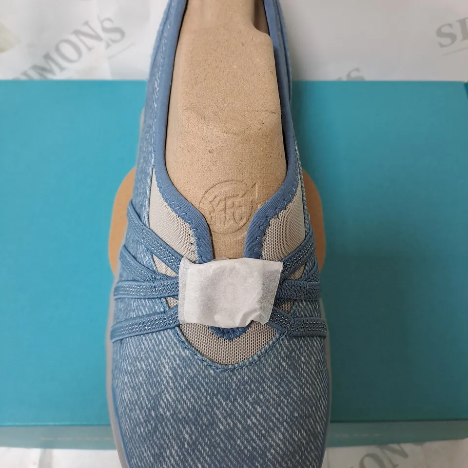 BOXED BZEES SIZE 6 DENIM BLUE