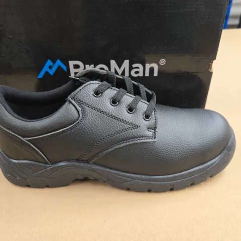 BRAND NEW PAIR OF PROMAN PM102 OMAHA CHUKKA SAFETY SHOES IN BLACK - UK 11