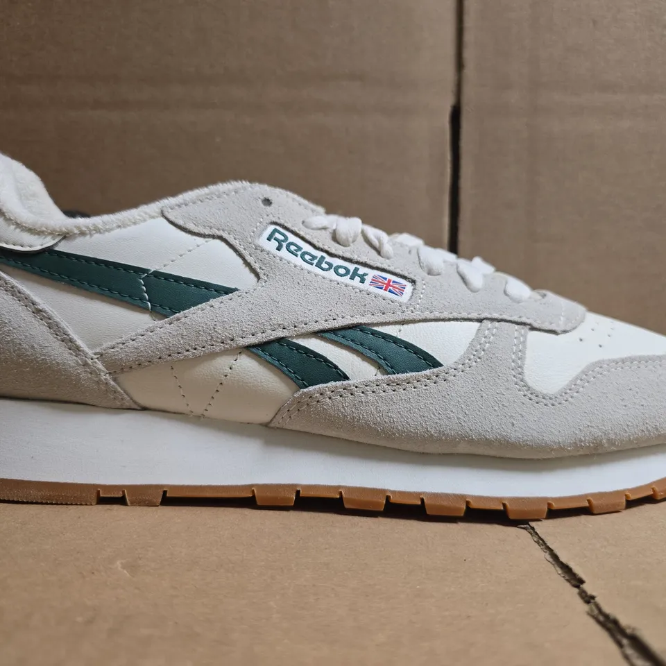 PAIR OF REEBOK CLASSIC LEATHER TRAINERS IN OFF WHITE/GREEN SIZE UK 9