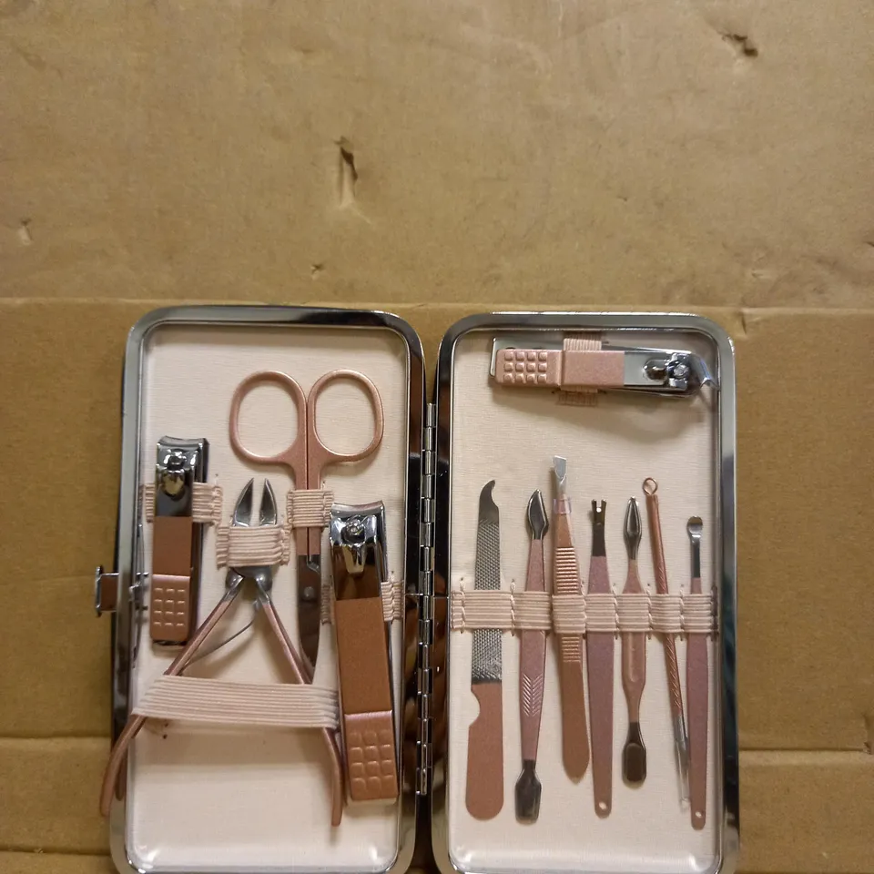 MANICURE SET & NAIL CLIPPER SET