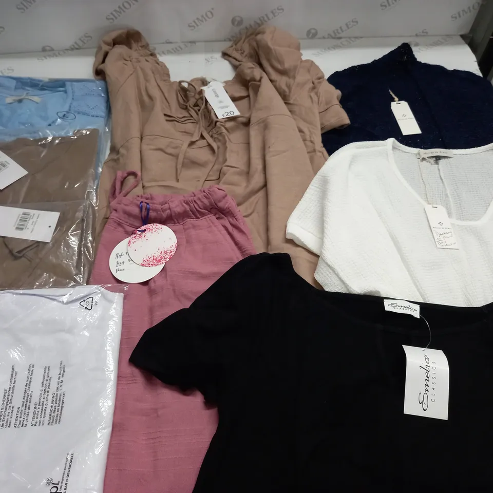 LOT OF 9 ASSORTED CLOTHING ITEMS TO INCLUDE MAISIN DE NIMES AND GEORGE IN VARIOUS SIZES
