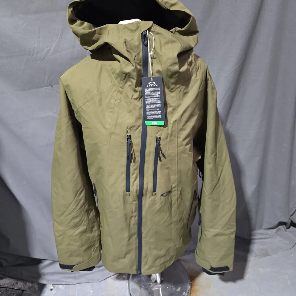 OAKLEY KENDALL RC SHELL JACKET 2.0 IN ARMY GREEN - SMALL