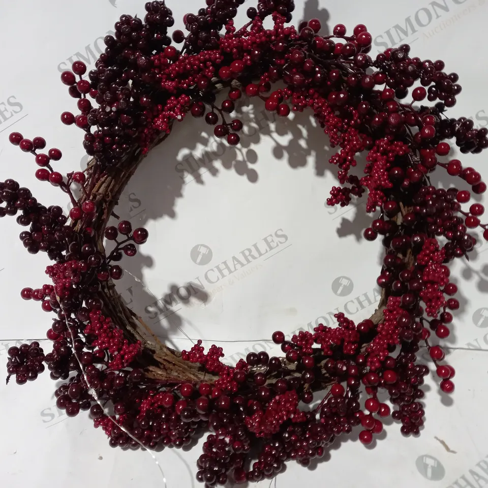 BOXED PRE-LIT MIXED BERRY WREATH