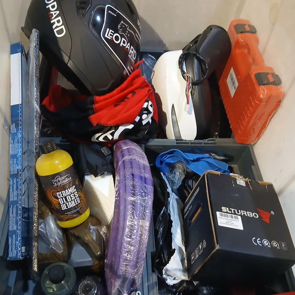 CAGE OF ASSORTED CAR AND VEHICLE PARTS TO INCLUDE; LEOPARD MOTORCYCLE HELMET, BOSCH REAR WINDSCREEN WIPER, SLTURBO CHRA CARTRIDGE GTD1752VRK BILLET, VEHICLE FAN AND CERAMIC GLOSS DETAILER