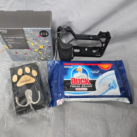 BOX OF ASSORTED ITEMS DUCK WIPES - LIGHTS - CAMERA FRAME  