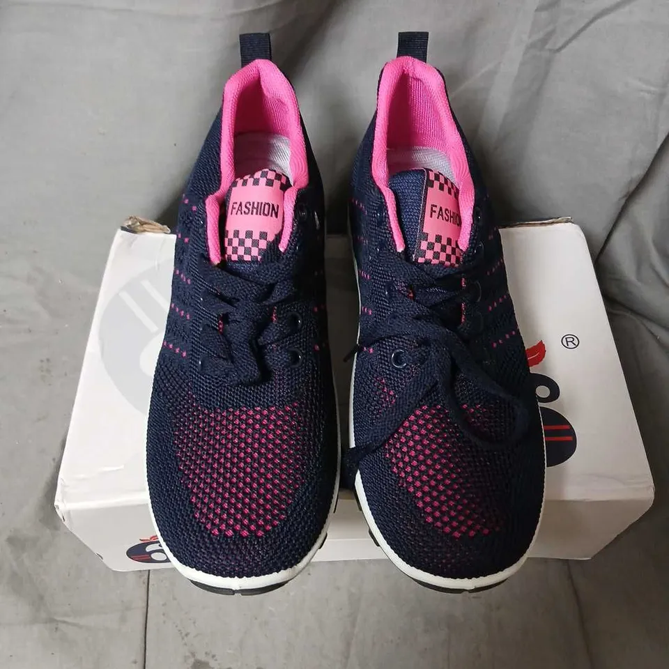 KIDS' NAVY & PINK KNIT TRAINERS