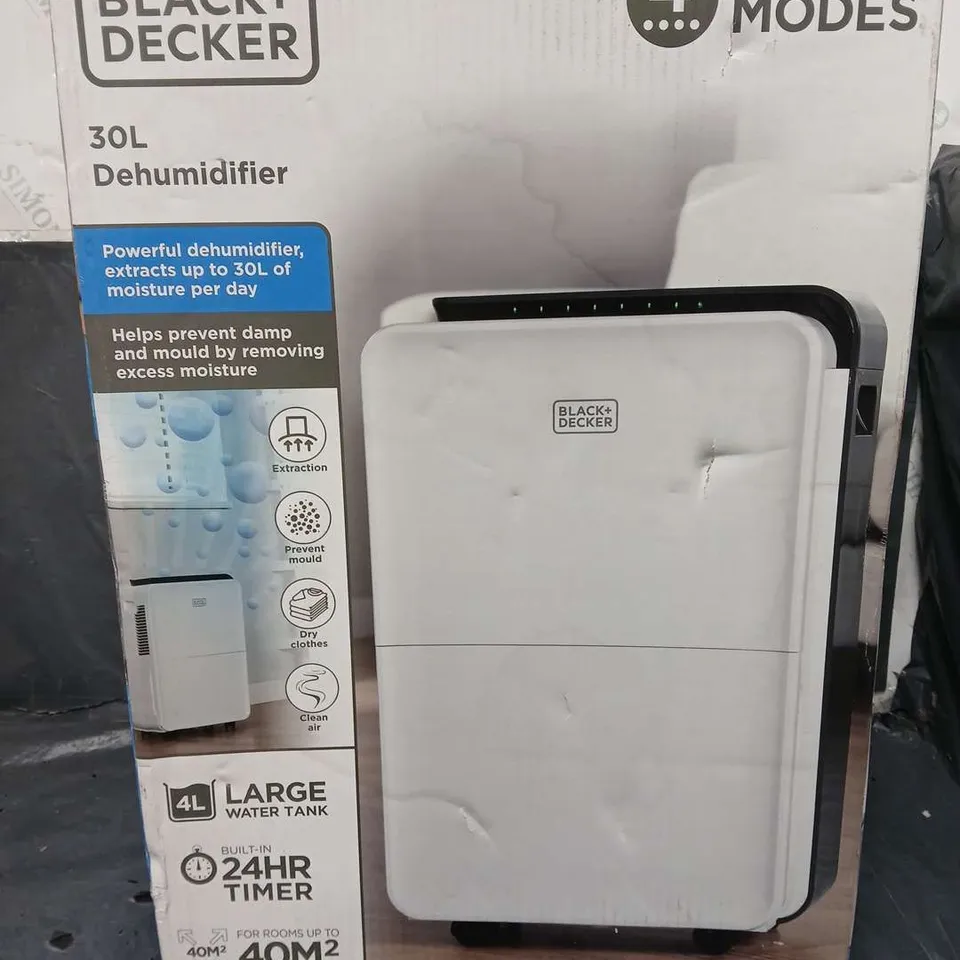 BOXED BLACK & DECKER 30L DEHUMIDIFIER - BXEH60008GB - COLLECTION ONLY