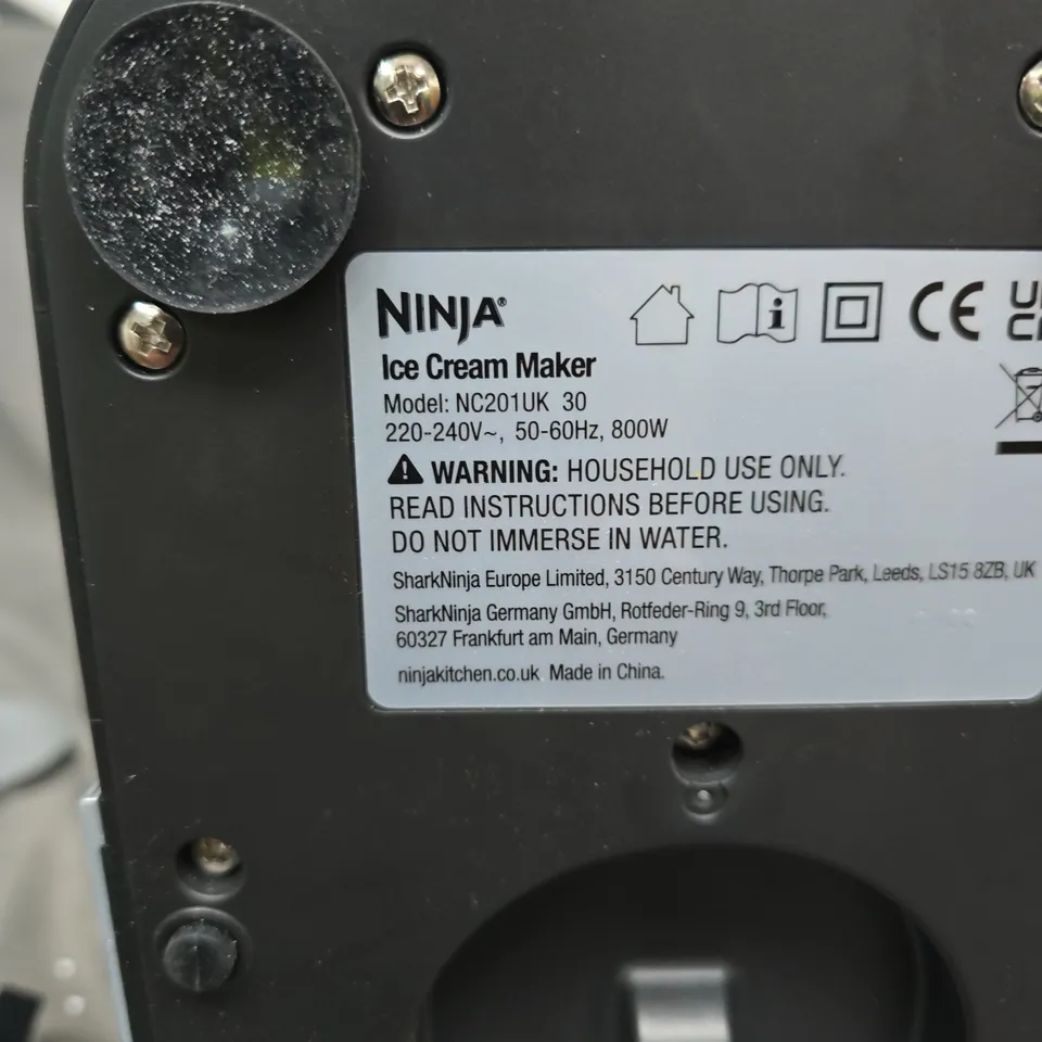 NINJA ICE CREAM MAKER NC201UK 800W WITH 3 CUPS & LIDS