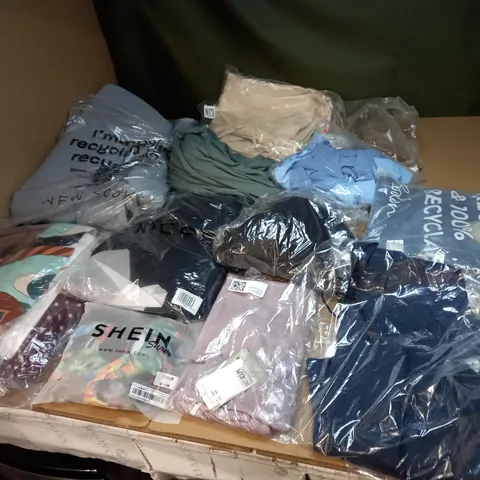 BOX OF ASSORTED CLOTHING ITEMS IN VARIOUS SIZES TO INCLUDE JACKETS, JEANS AND DRESSES