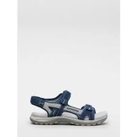 BOXED PAIR OF FREE SPIRIT ZIRI SANDALS- UK SIZE 4