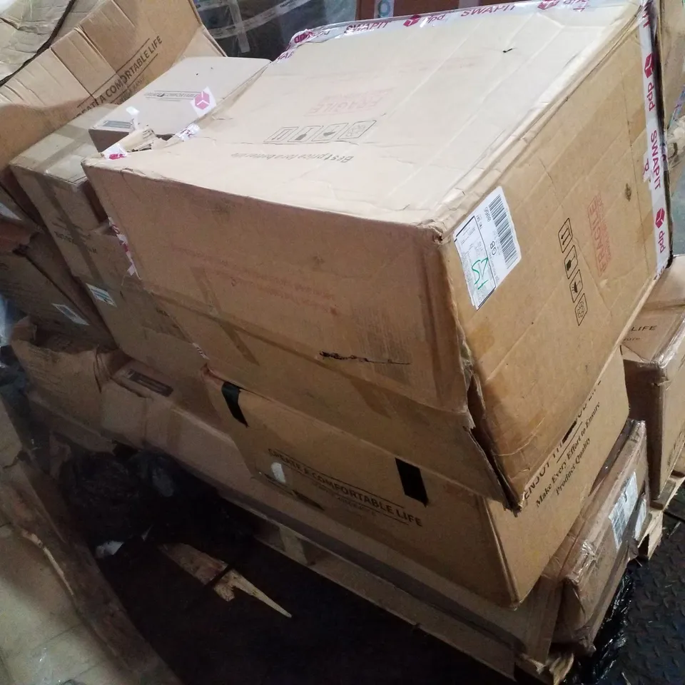 PALLET CONTAINING APPROXIMATELY BOXED FURNITURE 