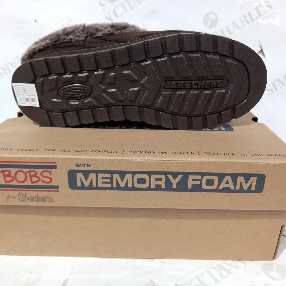 BOXED PAIR OF BOBS FROM SKECHERS MEMORY FOAM FAUX FUR LINED SLIPPERS IN BROWN UK SIZE 4.5