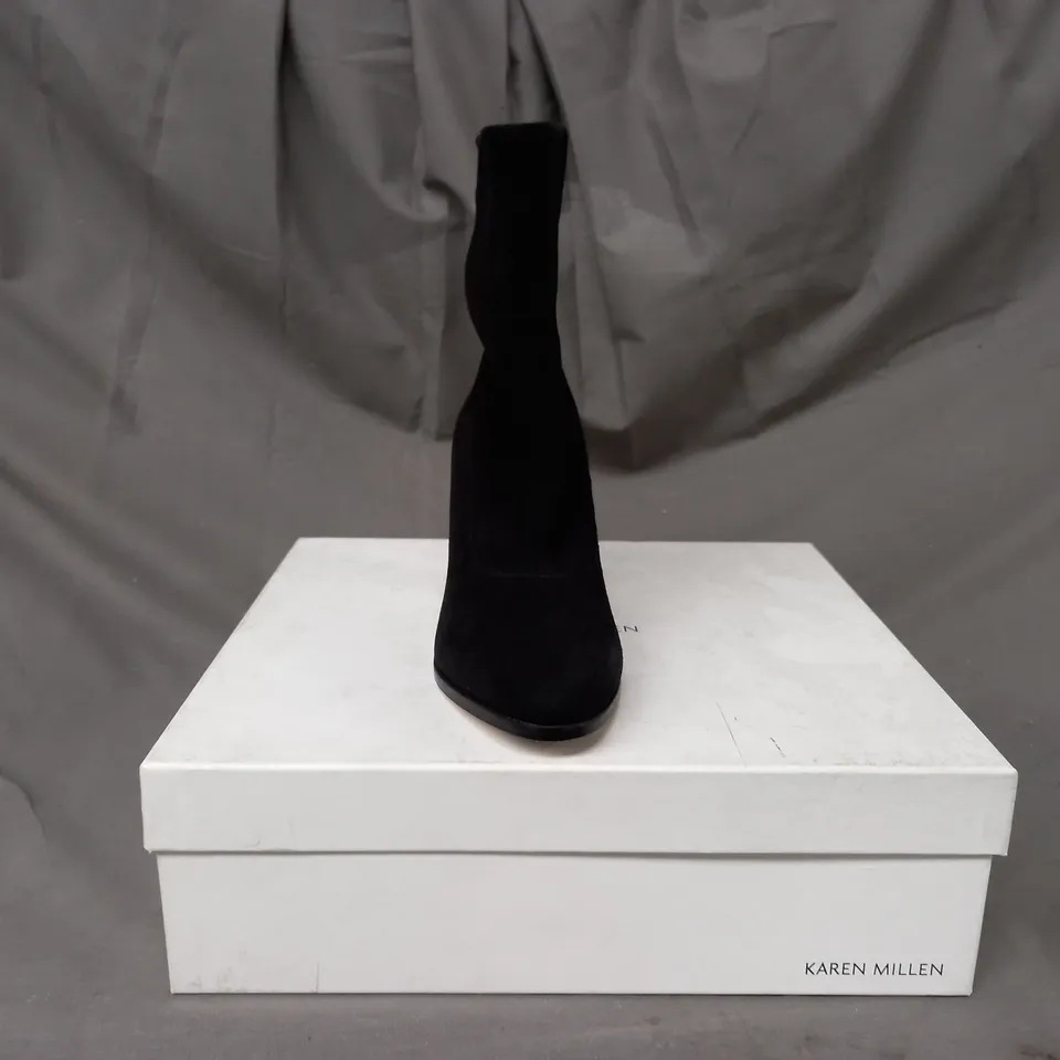 BOXED PAIR OF KAREN MILLEN SAPPHO SHORE SUEDE ANKLE BOOTS IN BLACK EU SIZE 36