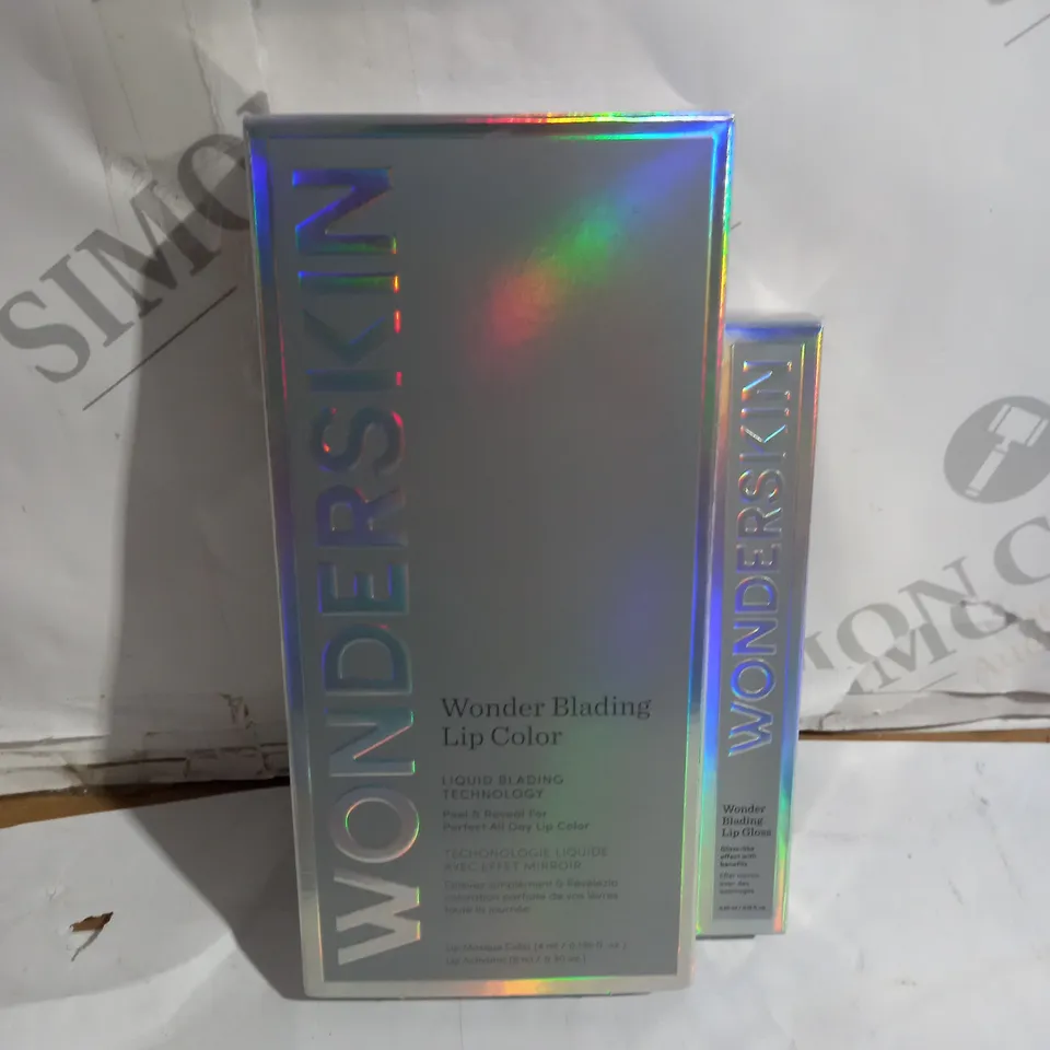 BOX OF APPROX. 10 ASSORTED WONDERSKIN ITEMS TO INCLUDE - LIP COLOUR FIRST KISS - LIP GLOSS