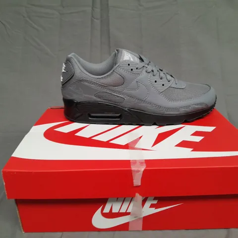 BOXED PAIR OF NIKE AIR MAX 60 COOL GREY SIZE UK 9