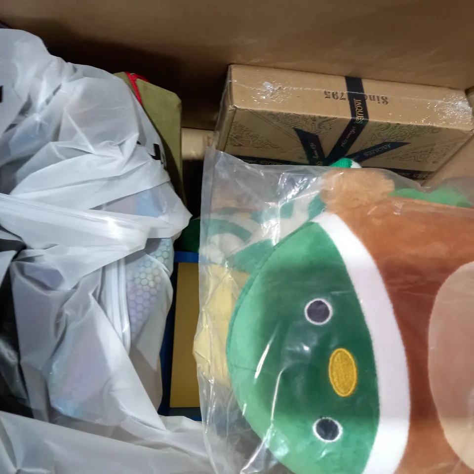 BOX OF APPROXIMATELY 10 ASSORTED TOYS AND GAMES TO INCLUDE EASTER BUMPER STICKER SET, INTEX WET SET COLLECTION, ORCHARD TOYS POST BOX GAME, ETC