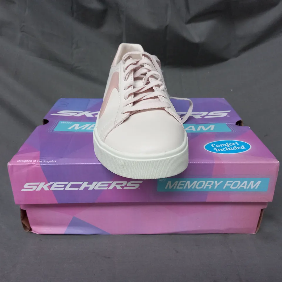 BOXED PAIR OF SKECHERS COURT CLASSIC EDEN TRAINERS IN BLUSH SIZE 4.5