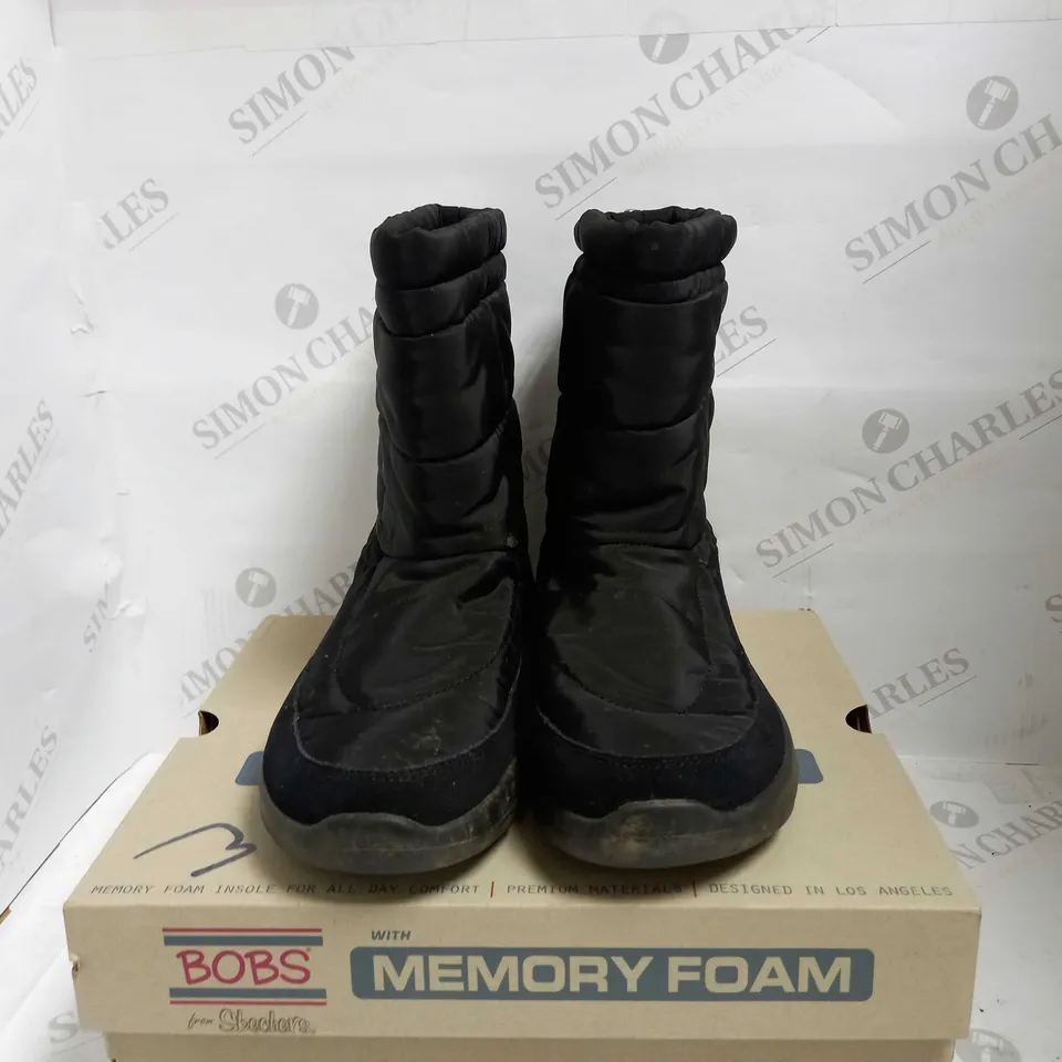 SKECHERS ON THE GO JOY PUFFER BOOTS SIZE 6.5