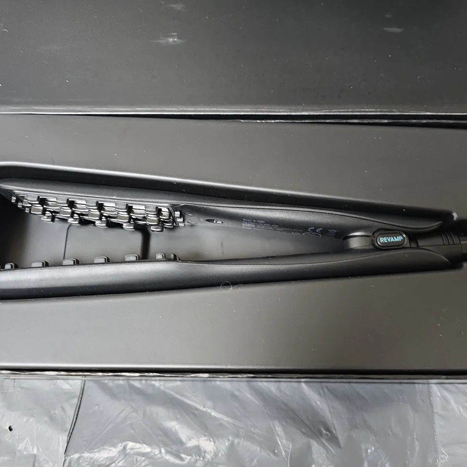 BOXED REVAMP PROGLOSS VOLUME AND LIFT VL-2000-GB